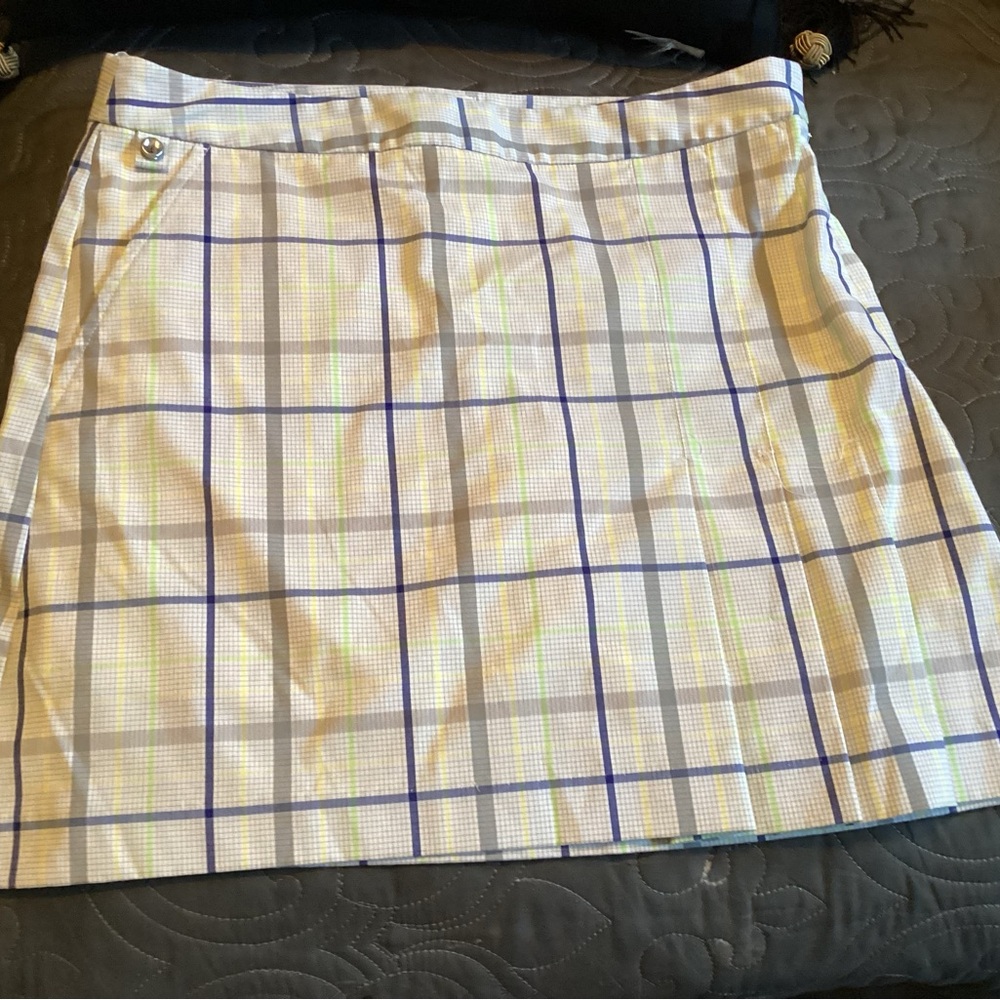 Vintage Izod ladies stretchy plaid golf skort, size 2